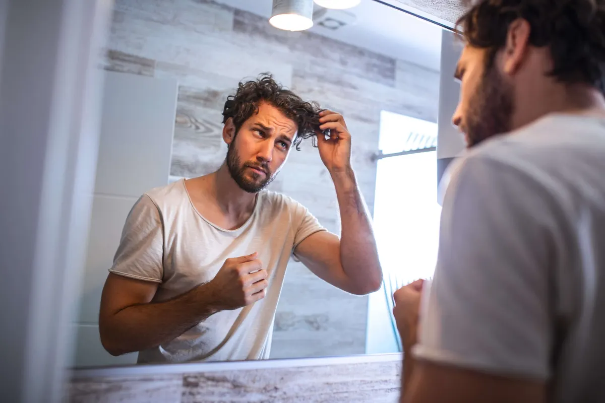 ¿Qué es lo que provoca la alopecia?