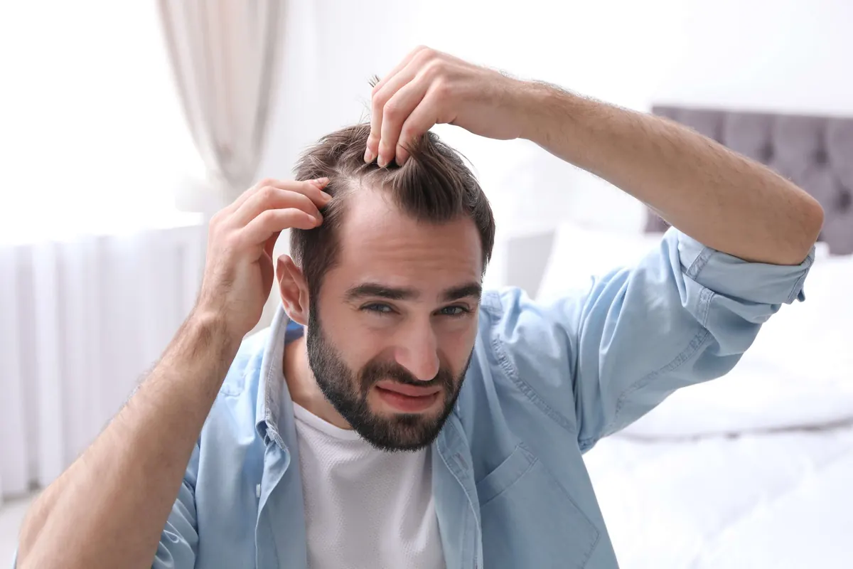 ¿Por qué se cae el cabello?